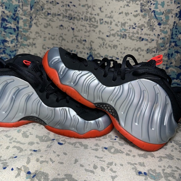 Crimson foamposite pro size 10 - Picture 6 of 7